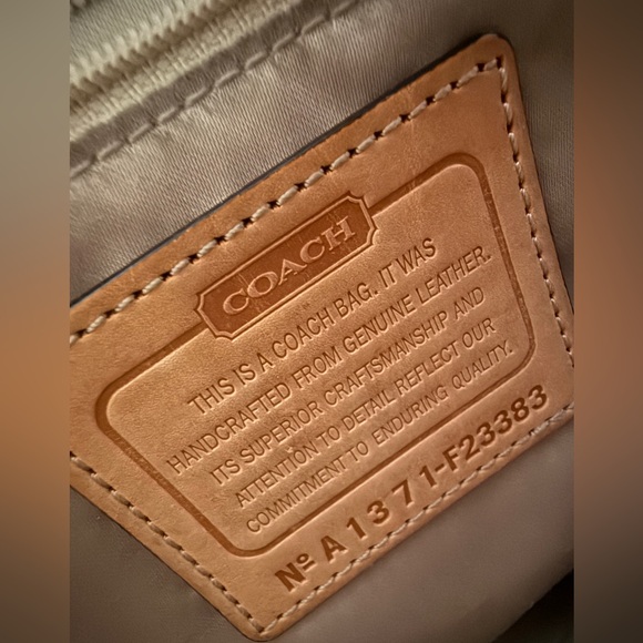 Women's Coach Reserve  Colorblock Crossbody Bag magnetic closure excellent shape - Picture 6 of 16